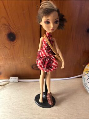 Ever after high doll cerise hood